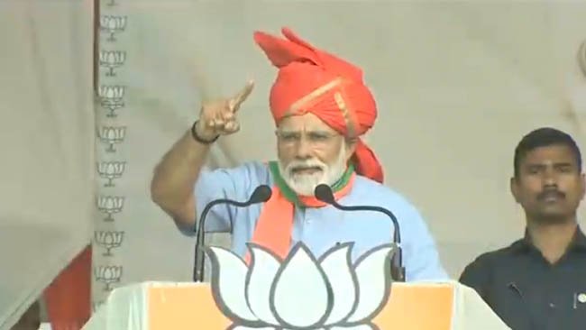 Cong sees "rashtra bhakti" in "parivar bhakti": Modi