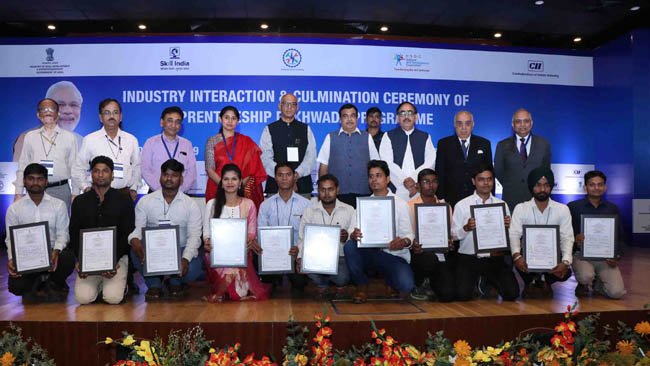 State Govts and Industry commit 7 Lakh apprentices for the current fiscal year