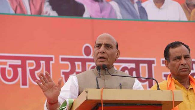 Rajnath accuses Cong of internationalising Kashmir issue
