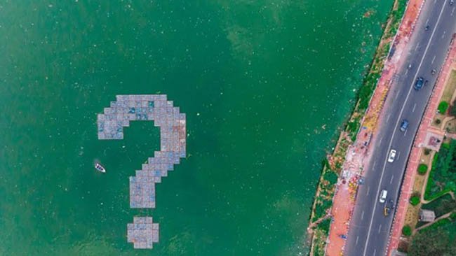 St+art India and India Design Forum Present Artist Daku’s Installation ‘Why’ on Pollution Caused by Single Use Plastics