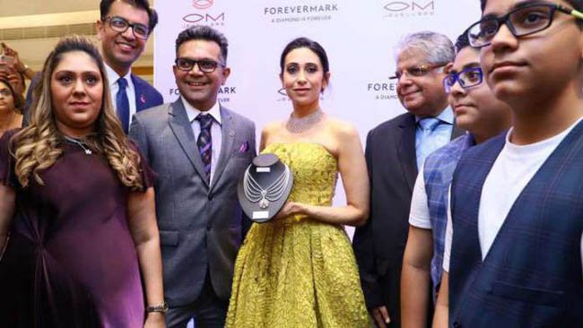 Karisma Kapoor Launches the Forevermark Festive Collection at OM Jewellers