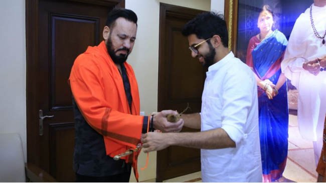 Salman's bodyguard Shera joins Shiv Sena