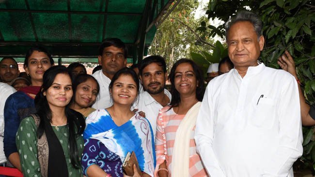 मुख्यमंत्री ने सुने जन अभाव अभियोग