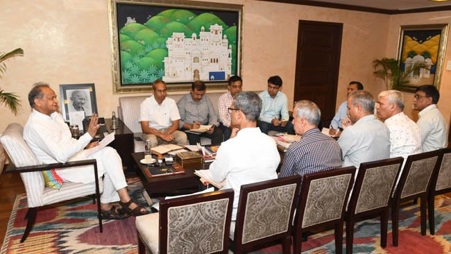 मुख्यमंत्री ने की कानून-व्यवस्था की समीक्षा अच्छे काम पर प्रोत्साहन, लापरवाही पर करें सख्त कार्रवाई -मुख्यमंत्री