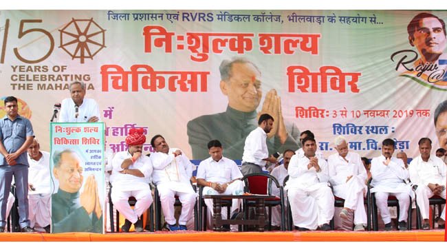 हर व्यक्ति को मिले बेहतर इलाज, सरकार इसके लिए प्रतिबद्ध -मुख्यमंत्री निःशुल्क शल्य चिकित्सा शिविर में मरीजों से मिले श्री गहलोत