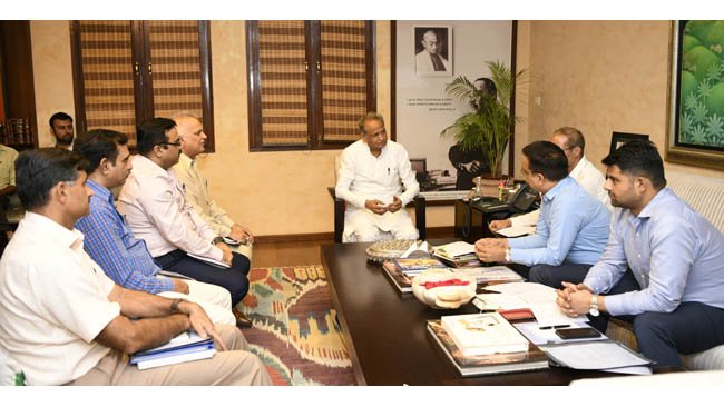 मुख्यमंत्री ने ली वित्त विभाग की समीक्षा बैठक ‘केंद्रीय अनुदान में बड़ी कटौती के चलते नए सिरे से तय करें विकास कार्यों की प्राथमिकता‘