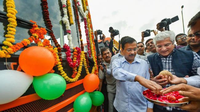 Kejriwal flags off 100 new buses, promises 3,000 more