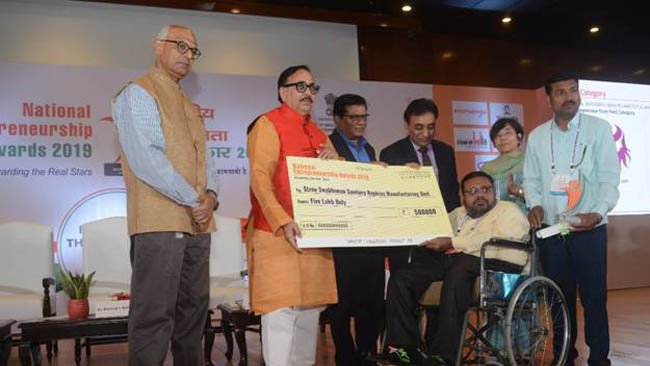 Dr Mahendra Nath Pandey confers the National Entrepreneurship Awards 2019 to  Enterprises and Ecosystem builders