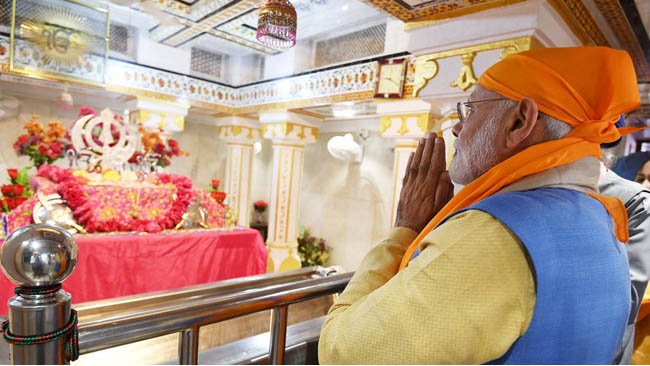 PM greets the people on the 550th Prakash Parv of Shri Guru Nanak Dev Ji