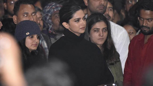Deepika Padukone visits JNU students