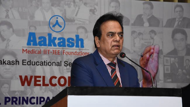 Renowned Numerologist and Motivational Speaker  Mr. J.C. Chaudhry imparts insight on the  Science of Numbers at a Seminar in Jaipur