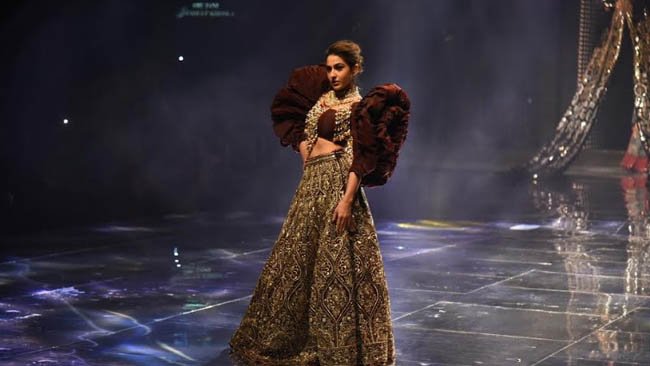 Sara Ali Khan Wows on the Ramp for Abu Jani Sandeep Khosla