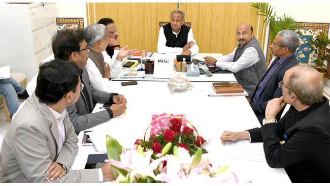 कोरोना संक्रमण की स्थिति की समीक्षा बैठक स्कूल, कॉलेज, कोचिंग सेंटर, जिम, सिनेमाघर 30 मार्च तक बंद रहेंगे - मुख्यमंत्री