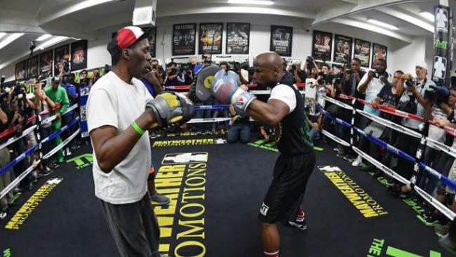 Ex-champion and trainer Roger Mayweather dies