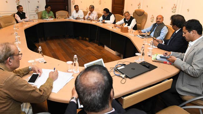 कोरोना वायरस के संक्रमण की स्थिति की समीक्षा प्रदेश में 31 मार्च तक धारा 144 - मुख्यमंत्री