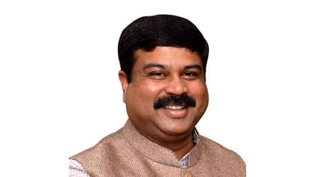 Shri Dharmendra Pradhan interacts with PMUY beneficiaries;