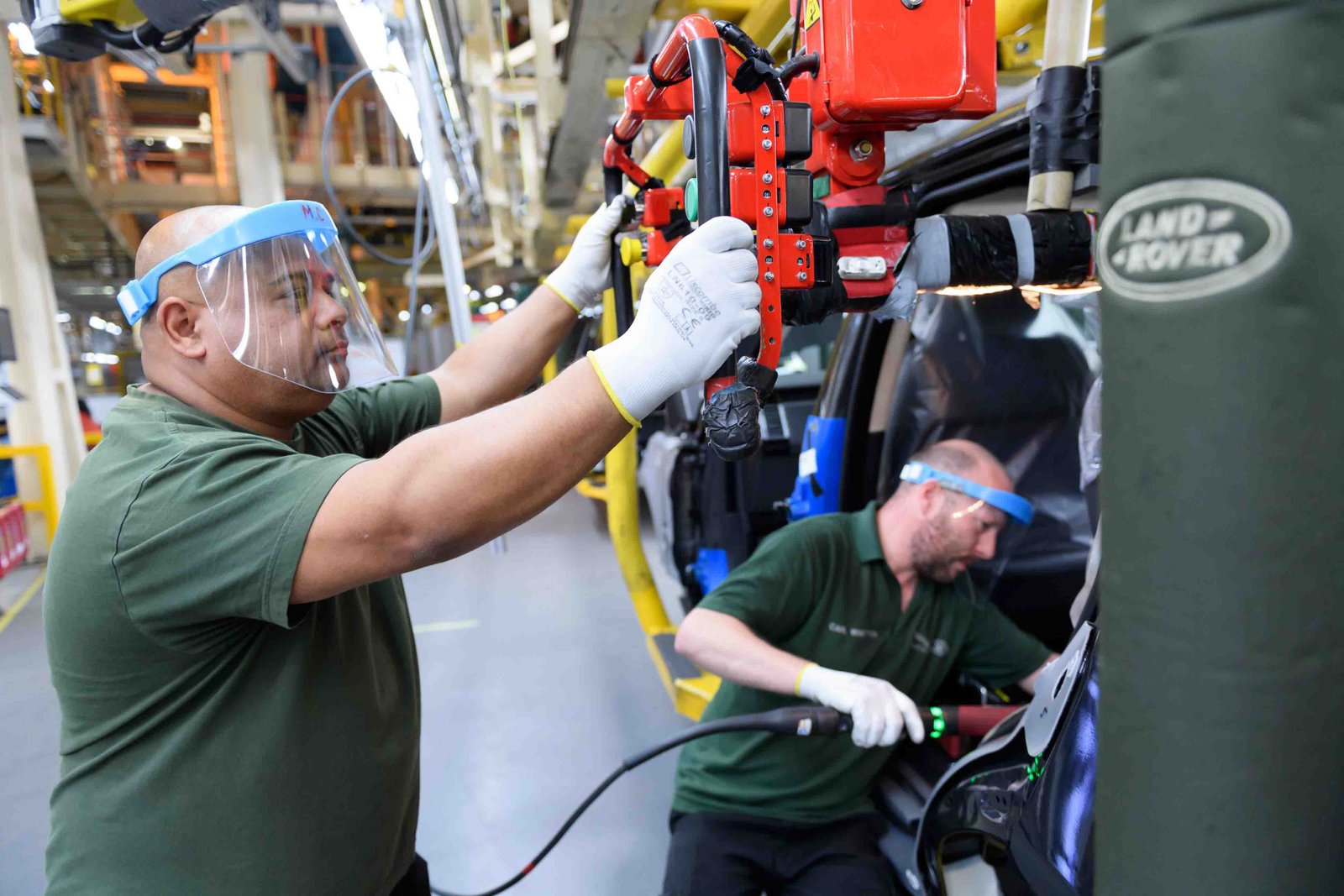 FIRST RANGE ROVER MADE UNDER SOCIAL DISTANCING MEASURES COMES OFF JAGUAR LAND ROVER’S SOLIHULL PRODUCTION LINE