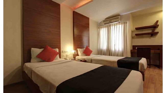 Rocky & Mayur embark on a road trip across Rajasthan, experience Sanitised Stays at OYO hotels in Udaipur