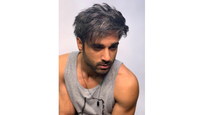 Pulkit Samrat sports a unique salt and pepper hairstyle for the film Taish and hairstylist Aalim Hakim shares his input on the look