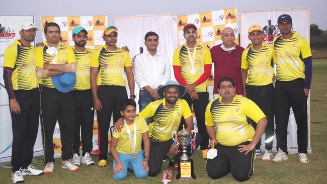Shishuraksha Kamineni lifts the trophy of Doctors Cricket League, Season 7