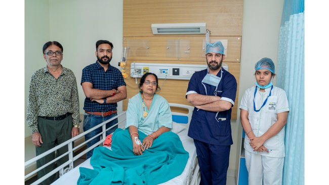 पारस जेके अस्पताल ने शुरू की लैप्रोस्कोपी की अत्याधुनिक तकनीक द्वारा एक छोटे से चीरे से होने वाली एकल चीरा लेप्रोस्कोपिक सर्जरी