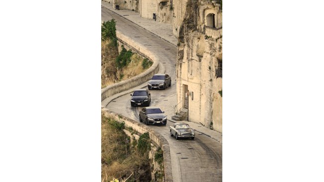 JAGUAR XF MAKES ITS 007 DEBUT IN NO TIME TO DIE