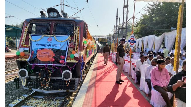 1000th Trip of Kisan Rail of Central Railway Flagged Off