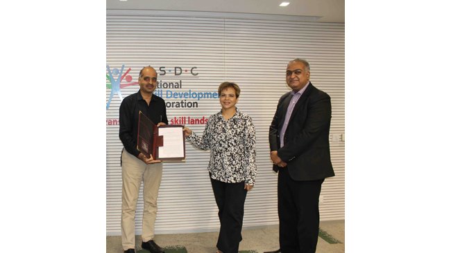 NSDC, AuxiloFinserve collaborate to support funding for skilling & vocational courses; Aim to create portfolio of INR 1000 crore over next 3 years