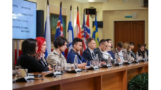 Russian University Students Simulate Work of Arctic Council