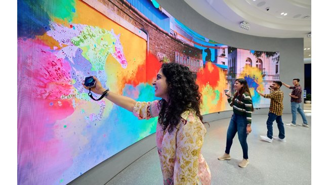 Samsung BKC Lifestyle Experience Store Opens Doors  at Jio World Plaza, Mumbai; Showcases AI-Enabled  Connected Device Experiences