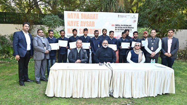 Young Indians will build "Aaj Ka Bharat" and "Naya Bharat": Shri Rajeev Chandrasekhar