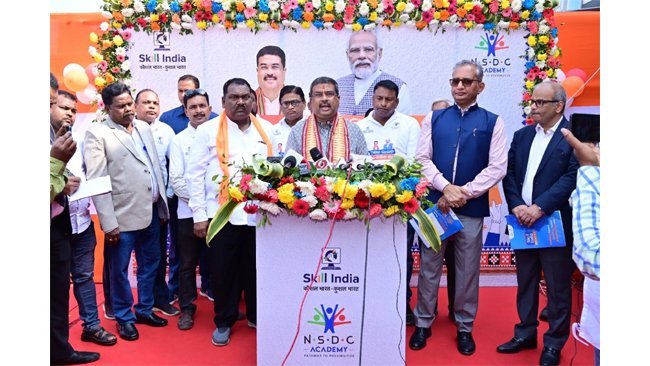 Hon’ble Union Minister, Shri Dharmendra Pradhan inaugurates the RashtriyaUdyamitaVikasPariyojana under Skill India ndiaMission, empowering PM SvanidhiBeneficiaries