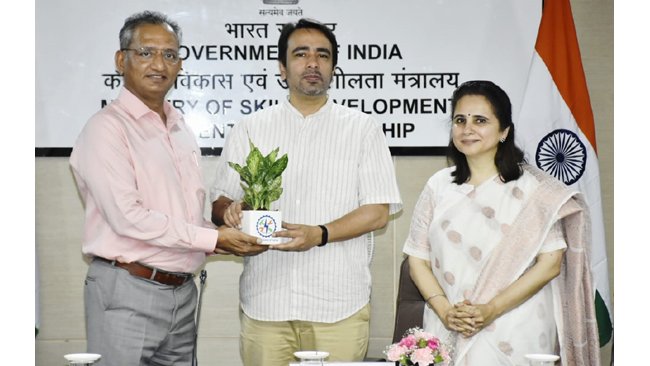 Shri Jayant Chaudhary Advocates Blended Learning at ITIs and NSTIs, Urges DGT to Focus on Industry Collaboration through Flexi MoU Partnerships and Dual System of Training