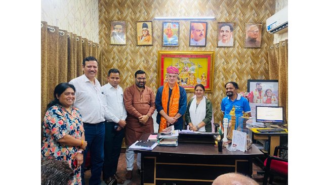 नीदरलैंड ( वेस्ट) से टिम फ़िनिलूप के प्रतिनिधिमंडल श्रीमान येरूँन ने किया आदर्शवार्ड वार्ड 75 का निरीक्षण
