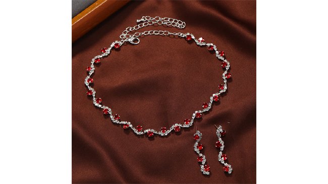 padmeya-unveils-shiny-waves-necklace-set-at-exclusive-1-039-launch-price
